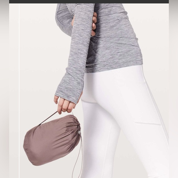 Lululemon Pack It Down Vest
Mauve Stone-NWOT-Sz 4 - Picture 8 of 12